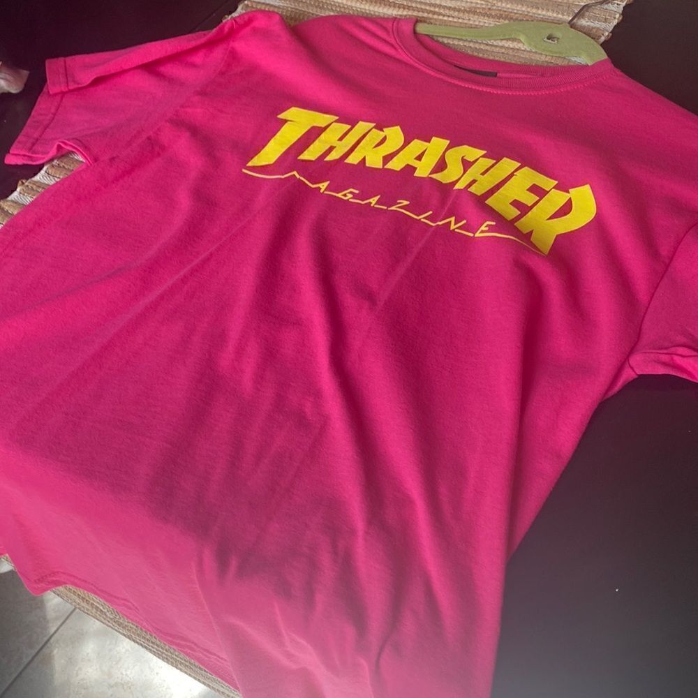 EUC thrasher hot pink and neon yellow men’s M tee